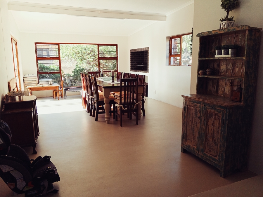 6 Bedroom Property for Sale in Bayview Western Cape